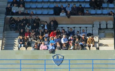 L'alcalde Ros, amb diversos regidors, a la llotja del Camp d'Esports, amb el president del Lleida Esportiu.