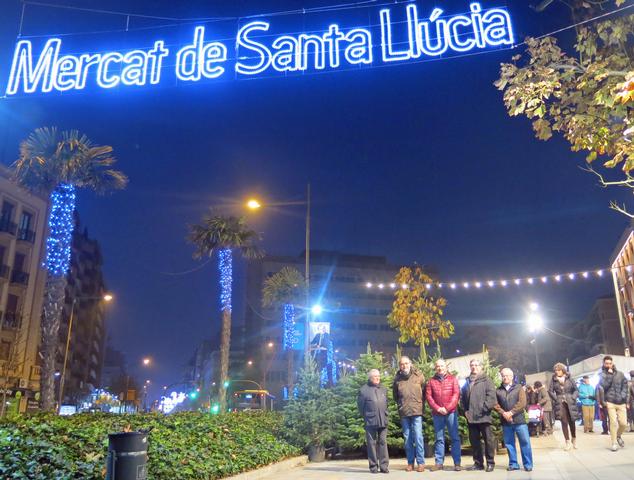 El Mercat de Santa Llúcia, juntament amb el Mercat de Nadal a Pi i Maragall, han iniciat avui la seva activitat