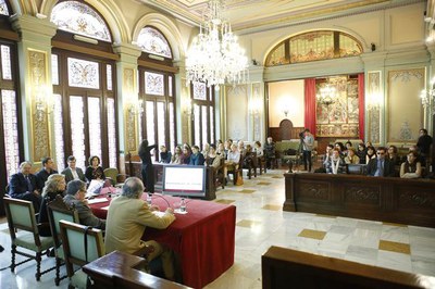 La guia presentada integra els recursos i els serveis que hi ha actualment a la ciutat de Lleida i té la voluntat de ser un eina útil per als  profes….