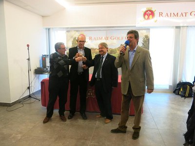 Un brindis final pels campions i per felicitar el Nadal als socis.