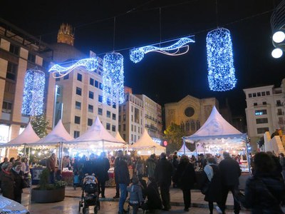 El Mercat de l'Hort a Taula ha tornat a la plaça de Sant Joan en una programació especial gràcies a les festes nadalenques.