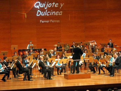 La Banda ha estat dirigida per Amadeu Urrea i ha estat acompanyada per la veu de la soprano Montse Seró.