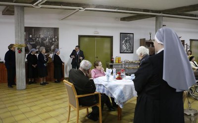 L’alcalde de Lleida ha visitat un any més la residència de les Germanetes dels Pobres Juana Jugan amb motiu de les festes nadalenques.