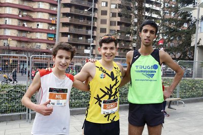 Tres dels participants en la Sant Silvestre de Lleida..