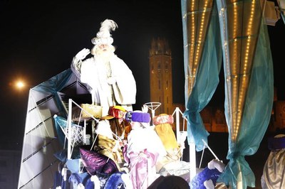 La màgia de la nit de Reis omple Lleida d’il·lusió i somriures.
