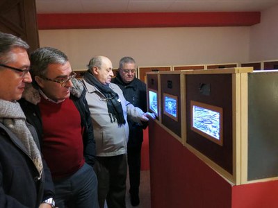 L'alcalde Ros ha visitat la nova sala del Peu del Romeu on s'exposen els diorames sobre la vida de Jesús.