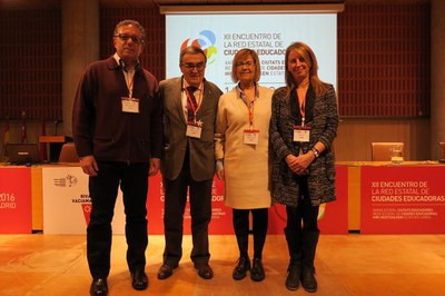 Àngel Ros i Montse Parra, amb Alba Bosch i Joan Ballesté (de l'àrea educativa de la Paeria), a la XII Trobada de la Xarxa Estatal de Ciutats Educador….