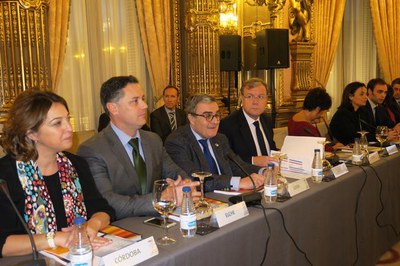 La trobada s'ha fet dins de la celebració de la fira Fitur que s'inaugura demà, dimecres..