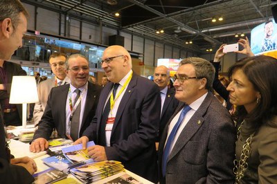 El conseller d'Empresa i Coneixement, Jordi Baiget, ha visitat l'estand de Catalunya..