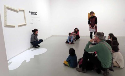 La comissària de l'exposició clourà les exposicions aquest diumenge amb una visita comentada a 'Escombros'.