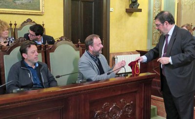 Sorteig del president, vocals i suplents per a les meses electorals de les eleccions agràries. A la foto, el regidor Carles Vega ha extret una de les….