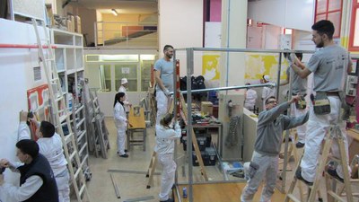 Aquest projecte permet que joves que estaven a l’atur puguin treballar, durant un període d’un any al seu barri, a la vegada que reben formació en di….