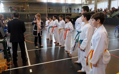 La tinent d'alcalde Montse Parra ha lliurat les medalles als guanyadors.