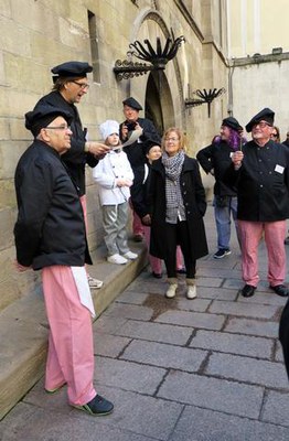 Al matí, la tinent d'alcalde Montse Parra va rebre les credencials anunciant l'arribada de Sa Majestat el Rei del Carnestoltes.
