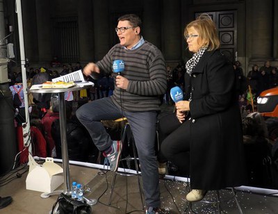 Lleida TV va retransmetre la Gran Rua pels carrers de la ciutat.