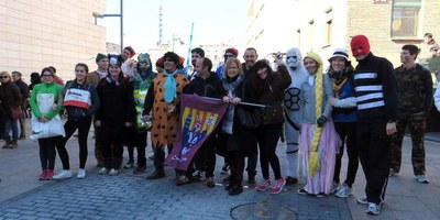 La tinent d'alcalde Montse Parra va donar el tret de sortida a la cursa amb els capitans dels equips.