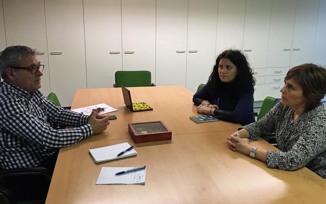 Per part de Creu Roja han assistit a la trobada Mirei Garra i Cristina Figueres