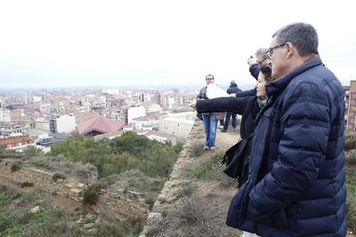 El projecte també contempla diverses rutes o recorreguts per a vianants al voltant del Turó.