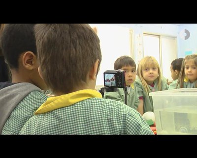 El centre Joan Maragall va iniciar el seu projecte el curs 2013-14 amb l’eslògan “Una altra manera d’aprendre i comunicar”.