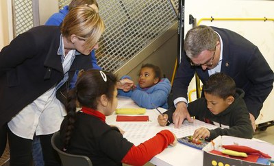 À.Ros i M.Mínguez, amb els nois i les noies del Pas a Pas, aquesta tarda.