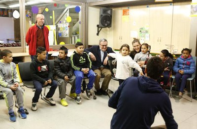 L'alcalde ha participat amb els nois i les noies en les activitats d'aquesta tarda al Centre Obert Pas a Pas, gestionat per la Fundació Champagnat.