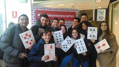 El web laclara.info es difon a través d’un concurs de fotografies via xarxes socials sota el hashtag #jugolesmevescartes.