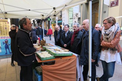 Peris ha destacat que aquesta iniciativa de l’Associació de Comerciants de l’Eix està plenament arrelada a la ciutat i es consolida com un mercat mol….