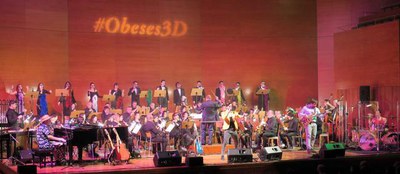 Un espectacle en format simfònic que ha captivat un públic fidel i entregat des de la primera cançó.