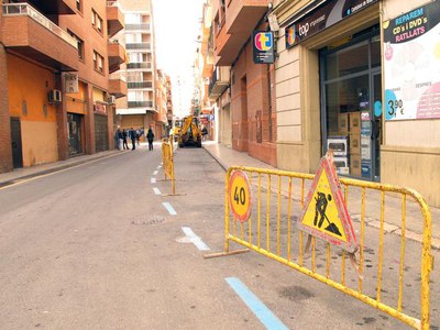 Els treballs que s’hi duen a terme contemplen l’ampliació de la vorera fins als 1,8 metres, fent-la totalment accessible per a persones amb mobilitat….