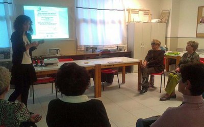 El taller "Què opinem les dones?" d’aquesta tarda, a la seu de l’Àrea de la Dona de Cappont, ha reflexionat sobre si les dones que apareixen als mitj….