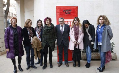 Cinc professionals de la comunicació a Lleida van debatre sobre el paper de la dona en els mitjans.