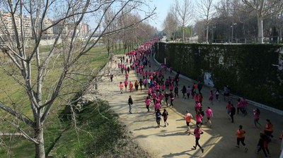 El color rosa de les participants ha pintat la canalització aquest matí.