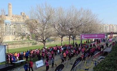 Una sessió de zumba per escalfar els participants.