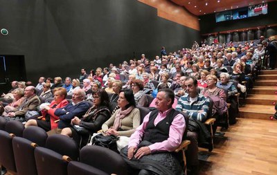 El Teatre de l'Escorxador va acollir la lectura del pregó que obra els actes de la Setmana Santa a Lleida.