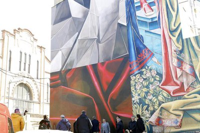 El Centre Històric de Lleida compta a partir d’avui amb un nou mural de grans dimensions.