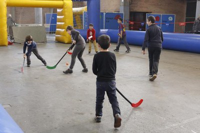 Els nens i nenes de Lleida gaudeixen del Cucalòcum Primavera, que es podrà visitar fins el proper dijous.