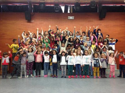 Les activitats pretenen oferir un espai de lleure educatiu que faciliti la conciliació de la vida laboral i familiar dels pares i mares.