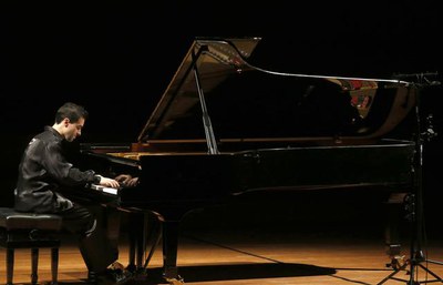 José Menor, interpretant les Goyescas en el concert inaugural de l'Any Granados a Lleida..