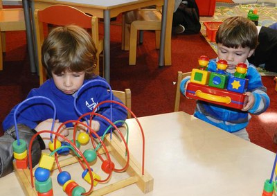 Cucalòcum Primavera té el triple objectiu d’oferir als infants un espai on divertir-se i fer esport, contribuir a la conciliació familiar i laboral i….