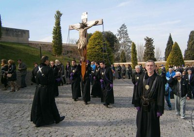 Al matí, hi ha hagut diversos viacrucis. El de la Parròquia de Sant Martí ha finalitzat a la Seu Vella..