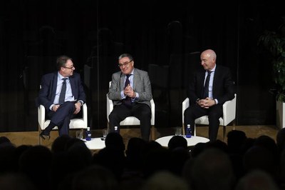 Àngel Ros, Marc Simón i Ignasi Fanlo, en l'acte commemoratiu dels 100 anys del prorama de Persones Grans de l'Obra Social de "la Caixa".