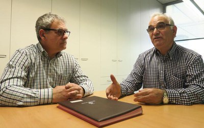La Paeria ha cedit a l’Associació Casal d’Amics de Cuba de Lleida i de les Terres de Ponent 20 vehicles fora d’ús del Dipòsit Municipal per al seu en….