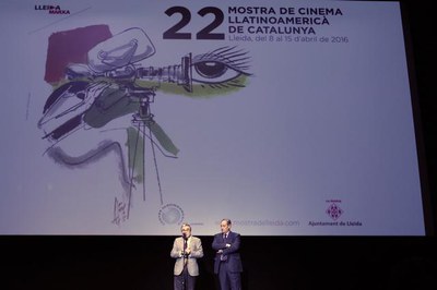 L'alcalde Ros i el president del Centro Latinoamericano, Osvaldo Francia, durant l'acte d'inauguració.