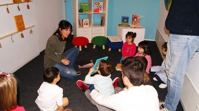 La Panera i l'Institut Guindàvols signen un acord per promoure activitats educatives.