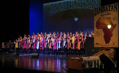 Pares, mares, professors i exalumnes han creat el Jambatan Gospel Cor.