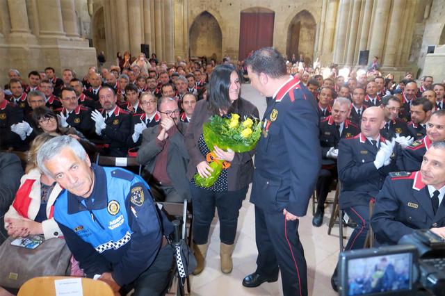 També hi ha hagut un reconeixement a una noia que va ser atropellada juntament amb un mosso