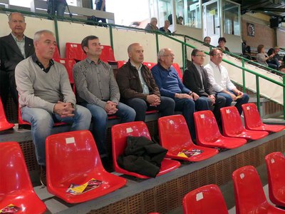 El tinent d'alcalde Rafael Peris i els regidors Vilella i Córdoba han acompanyat la directiva de l'ICG durant el partit.