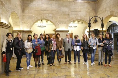 Els participants en aquestes visites guiades poden conèixer de primera mà els trets més característics i patrimonials de la Paeria, considerada l’obr….