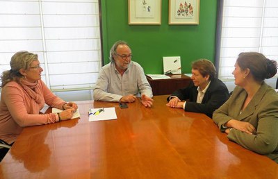 Xavier Rodamilans amb M. Mercè Batlle, en la reunió d'aquest matí, amb la Cap de Servei de Programes Sectorials de la Paeria i Assumpta Sas, de l'ent….