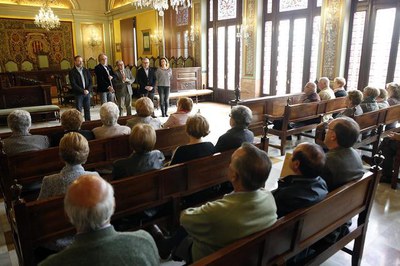 Les entitats de dones i les llars de jubilats celebren Sant Jordi a la Paeria.